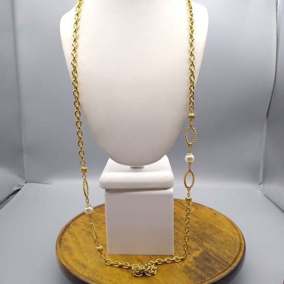 Gorgeous Gold Tone Chain Station Necklace with Faux Pearls and Oval Twisted Link - Picture 3 of 5